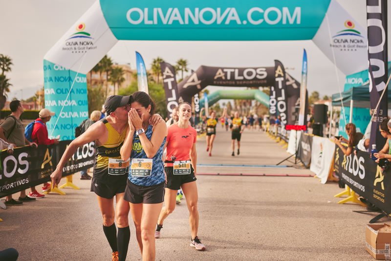 The touching arrival at the finish line.