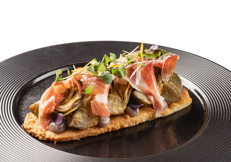 Tosta elaborada con productos de temporada.